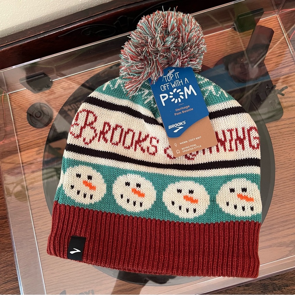 ☃️ Brooks Running Heritage Pom Beanie, Winter Hat, Brooks, NWT - Picture 8 of 8